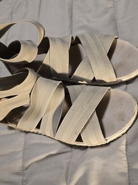 Sorel Women's Cream Elastic Cross-Strap Sandals